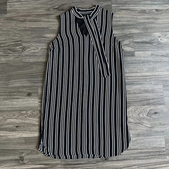 Who What Wear Black White Striped‎ Tie Neck Sleeveless Shift Dress Size Small - Picture 1 of 10